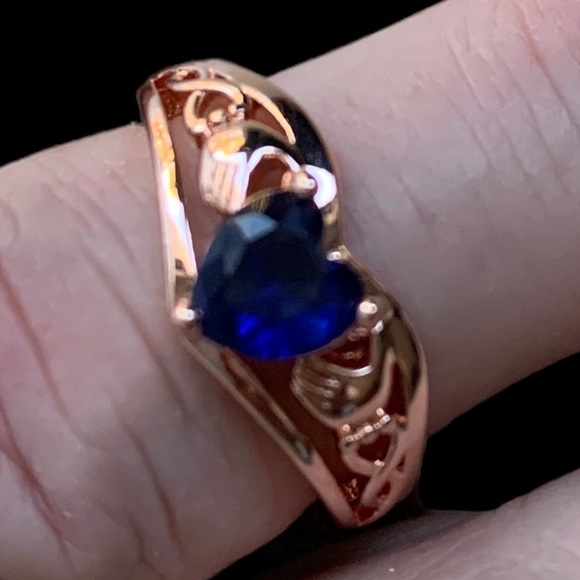 Irish Claddagh Ring Rose Gold Plated Sapphire Blue Crystal Heart Woman’s Ring - Picture 4 of 8